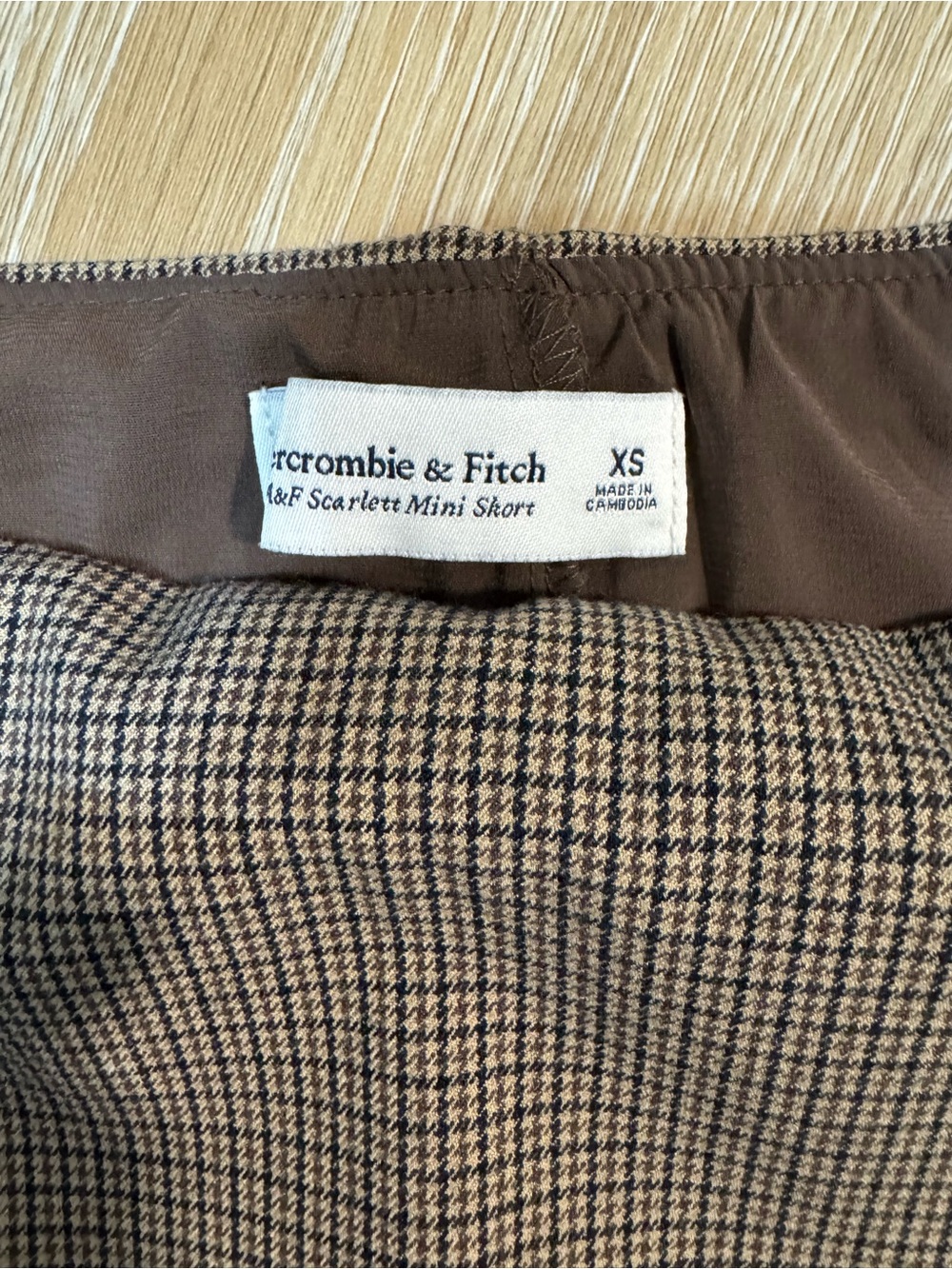 Abercrombie & Fitch Scarlett Mini Skort in Brown Houndstooth - Picture 3 of 3